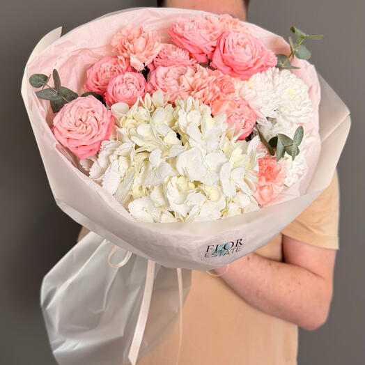 Букет из Гортензии, кустовой розы Бомбастик, Диантусов и Хризантемы🌸
