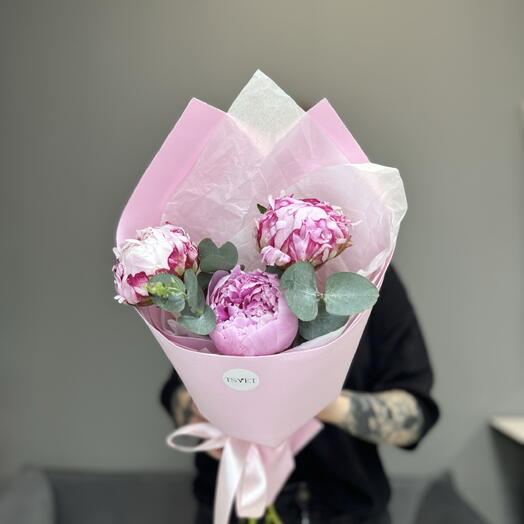 «Нежная симфония» букет из пионов и эвкалипта PEONY23