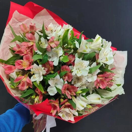 Микс из 11 альстомерий