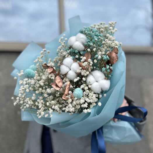 Букет 💙🤍🌾 «ОБЛАКО В ГОЛУБОМ СИРОПЕ» 🌾🤍💙 воздушный и мягкий хлопок 🎀бронзовый эвкалипт 🌾и как фейерверк гипсофила 💙 🌌