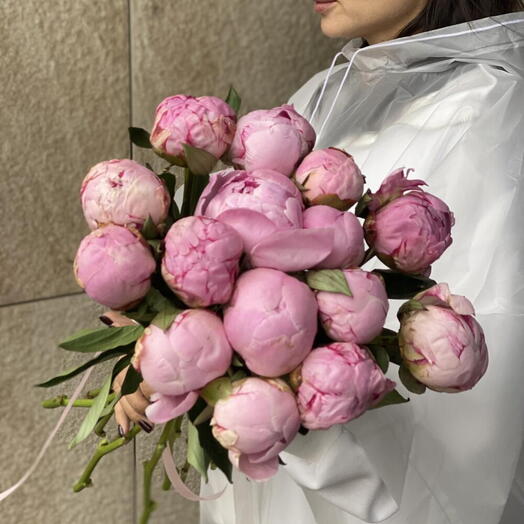 Акция Букет из 15 пионов