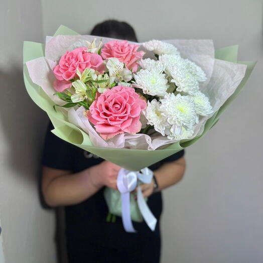 Нежный букет из французской розы и хризантемы S🌸