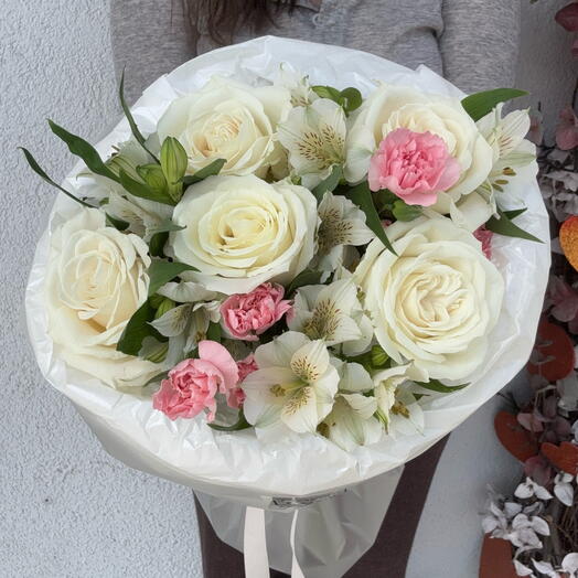 🌸Букет «Теплые обьятия» Bloom Room белая Роза, альстромерия, кустовой диантус