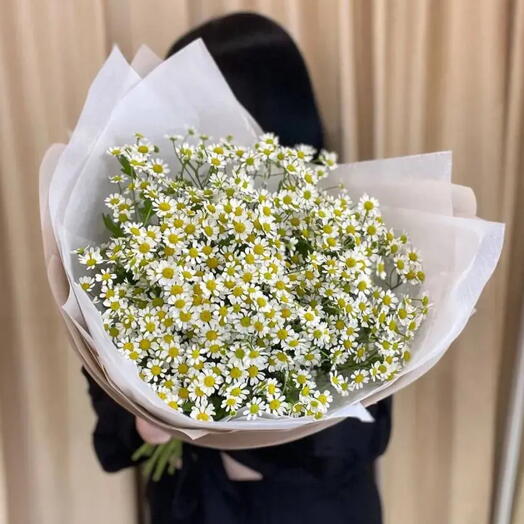 Букет из матрикарии в стильной упаковке 🌼