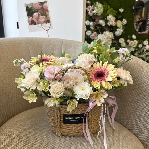 Цветочная композиция в корзиночке 🌷