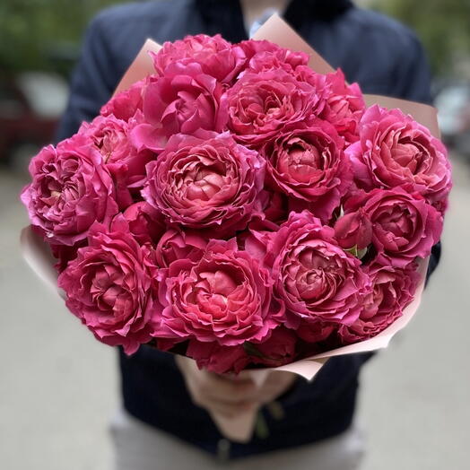 Букет из кустовой розы сорта julieta cerise