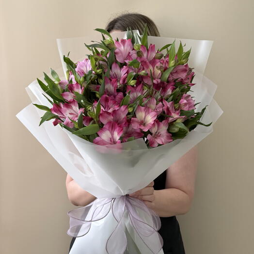 Пышный букет стойких альстромерий 💐