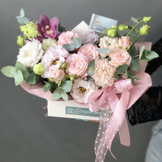 Весна в конверте с эустомой, орхидеей и кустовой розой 💌