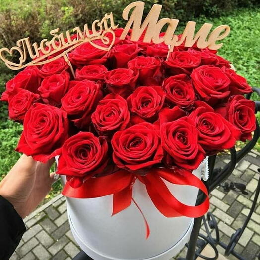Цветы в коробке Любовь в каждом бутоне