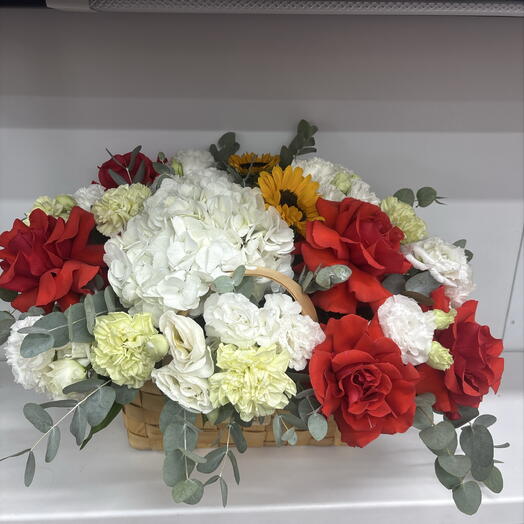 Корзина с французскими розами