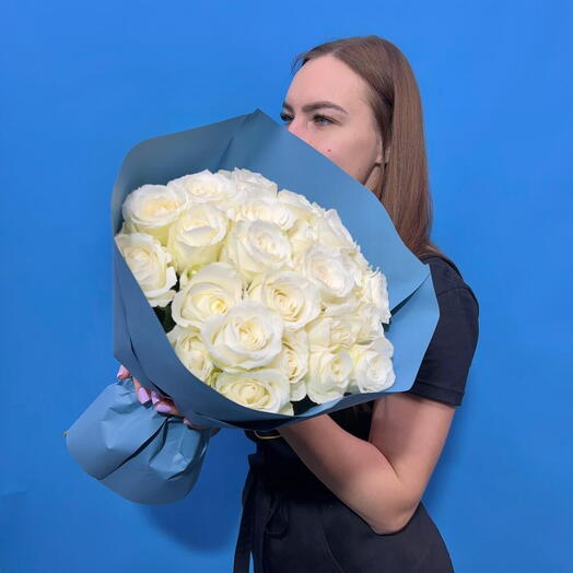 Букет 25 белых роз. Монобукет 618. Leora Flowers дом цветочной моды