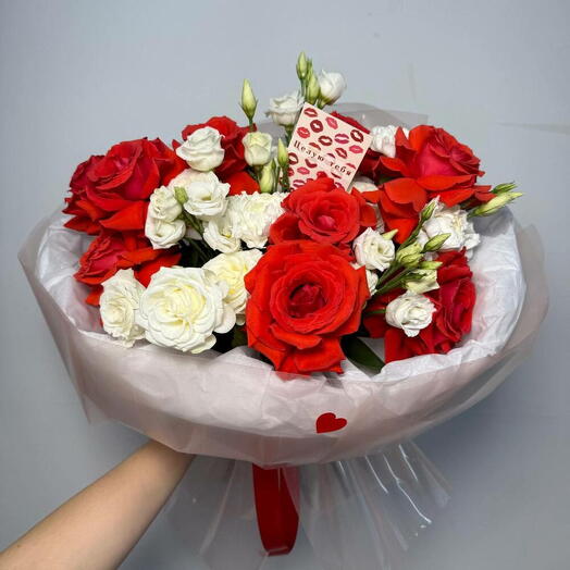 Шикарный букет ( французские красные розы, эустома, кустовая пионовидная роза)