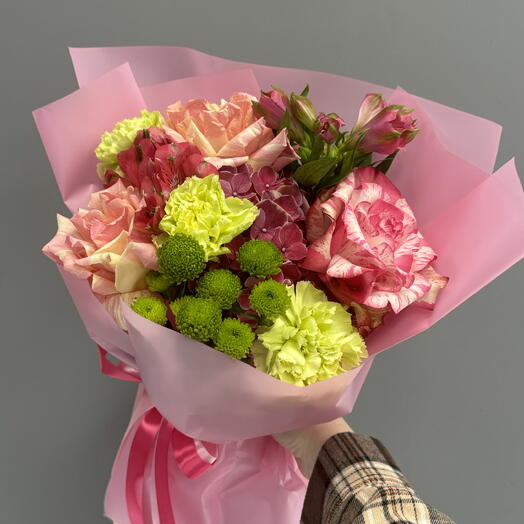 Яркий розово-зеленый букет💐