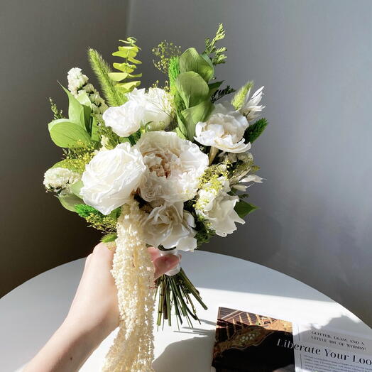 Свадебный букет невесты с пионом