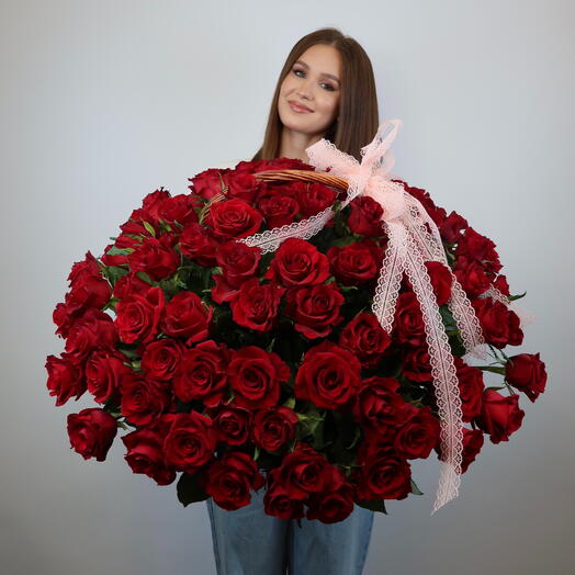 Корзина из 101 красной розы