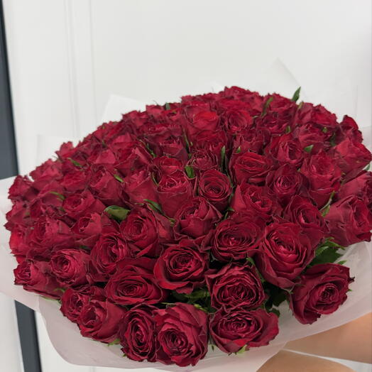Моно букет из 85 роз