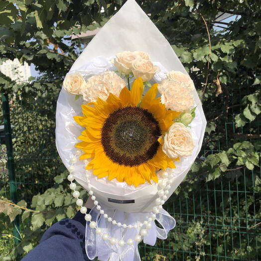 🌻Стильный букет с солнечным подсолнухом и украшениями Bloom room