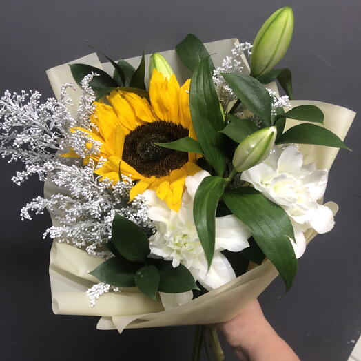 Букет с лилией, подсолнухом