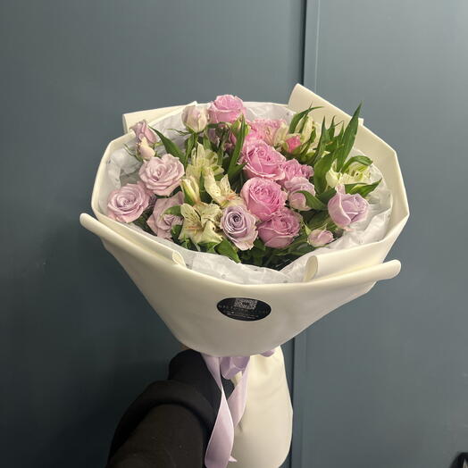 Букет сборный из альстромерии и кустовых роз🌸