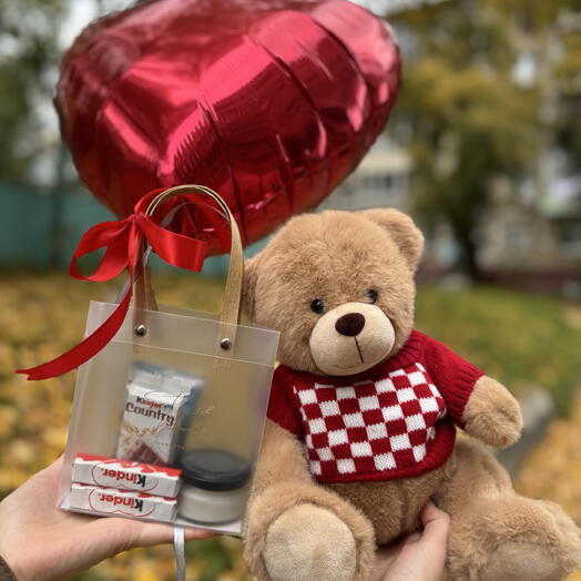 Подарочный набор с мишкой в свитере «Kinder-сюрприз»