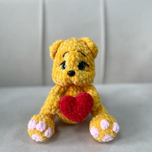 Вязаная игрушка Кот с сердечком