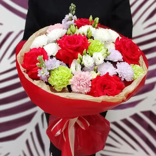 Букет с сочным 🍒и ярким составом🌺эустома,матиолла ароматная,диантусы и кустовая хризантема💜