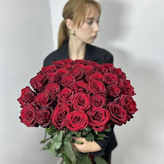 35 красных Эквадорских роз