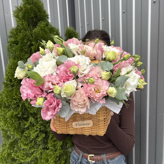 Корзина с эустомой 🌸