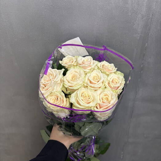 Пачка из 10 кустовых роз Талеа 60 см
