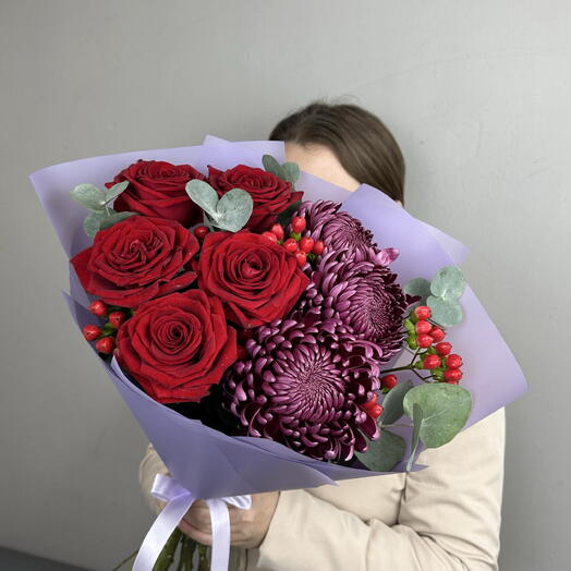 Букет из Хризантемы Бигуди и красной Розы💜