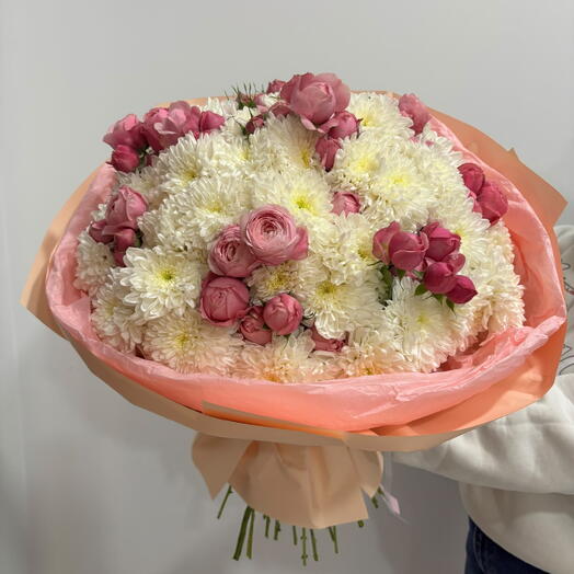 Розы кустовые с хризантемы