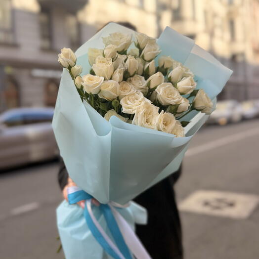 Букет из 9 белых кустовых роз
