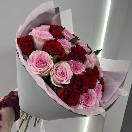 Моно букет микс роз 33 шт