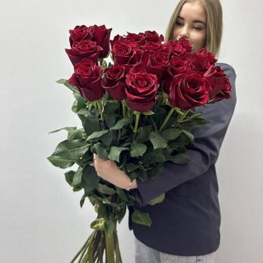 Букет из 25 красных роз 110 см