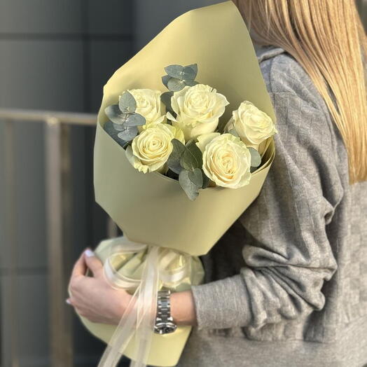 A bouquet of white roses For you
