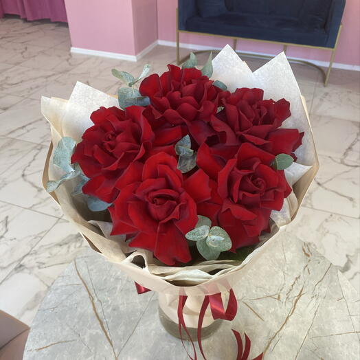Букет бордовых ажурных роз