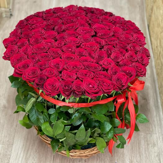 101 rosas en la cesta
