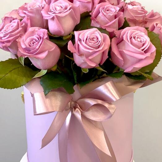 Roses in a hatbox " Romantic evening "