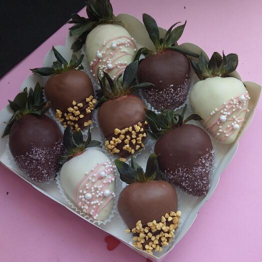 Fresa en chocolate belga "Courage" set 9-12piezas