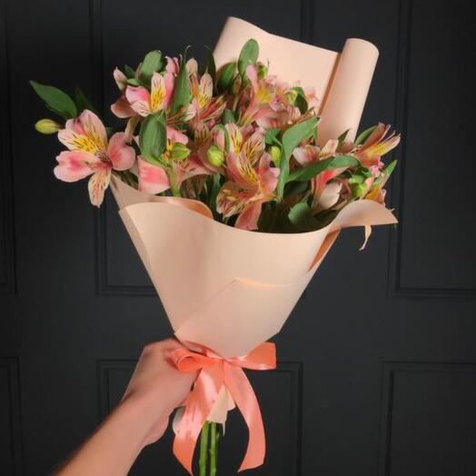 Mini bouquet of alstroemeria