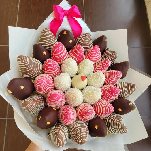 Ramo de fresas cubiertas de chocolate
