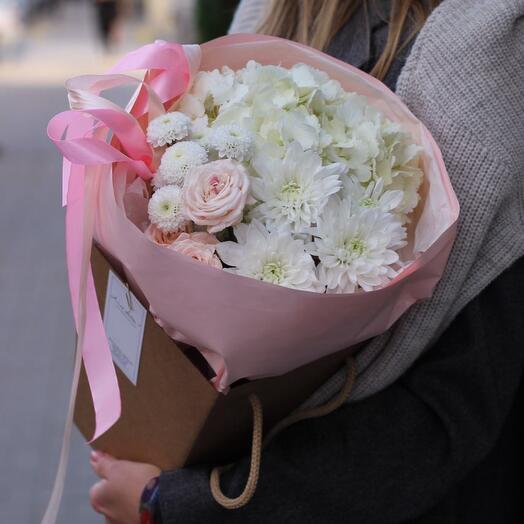 Bouquet of roses and chrysanthemums in a carrier