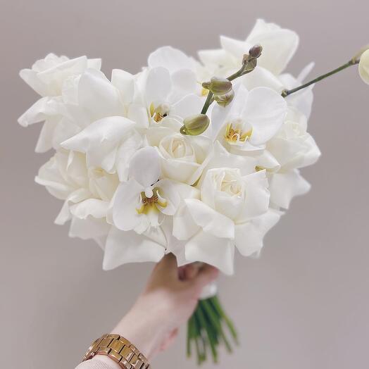 BRIDAL BOUQUET WITH ORCHID