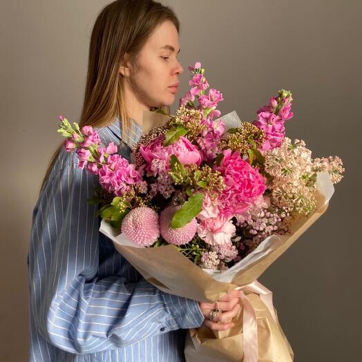 Сирень, пионовидные розы и маттиола - Букет цветов с доставкой