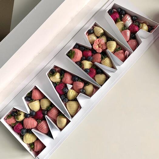 Caja DE mamá con fresas cubiertas de chocolate