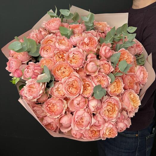 25 пионовидных кустовых роз