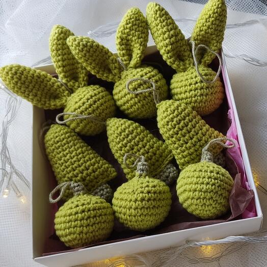 A set of Christmas tree toys