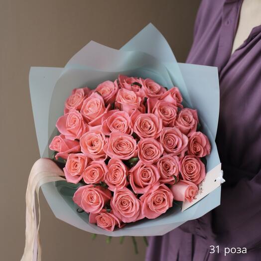 Букет из 31 коралловых роз