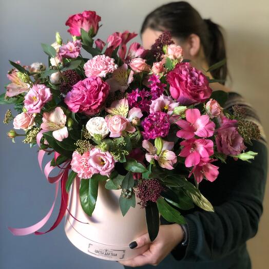 Flores en Caja con rosas de peonía carmesí
