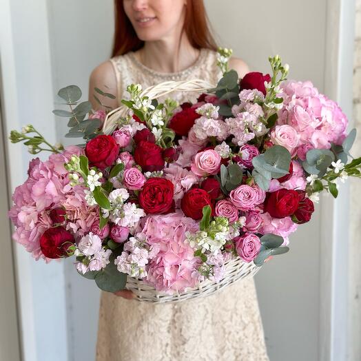 Кoрзинa c цвeтaми Luxury Flowers Феерия